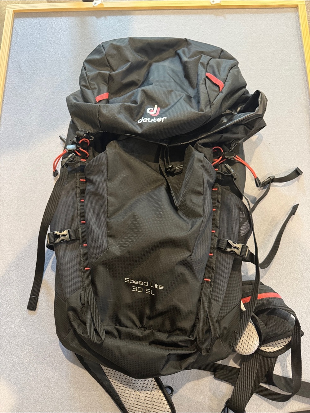 Deuter Speed Lite 30 SL Women's Black Backpack with Red Accents Never Used